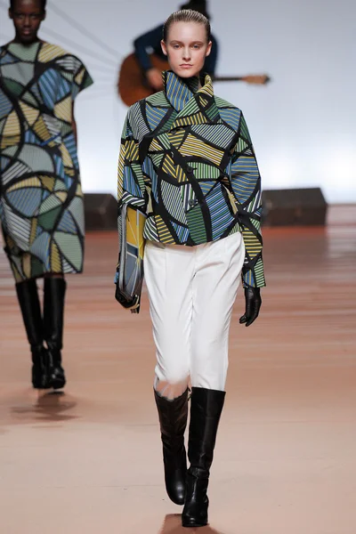 Look 11